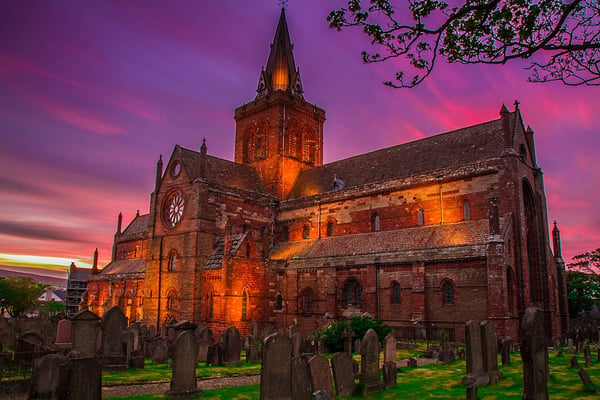 1024px-St_Magnus_Cathedral_at_Sunset